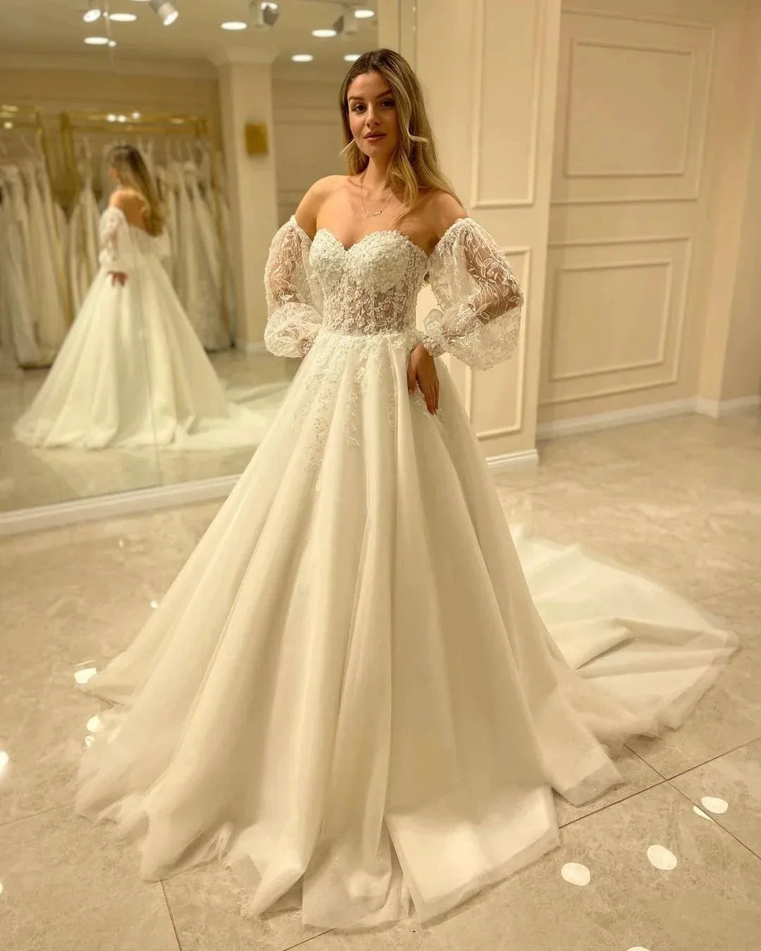 Elegant Long Sleeve A-Line Sweetheart Backless Appliques Lace Wedding Dress - Image 4