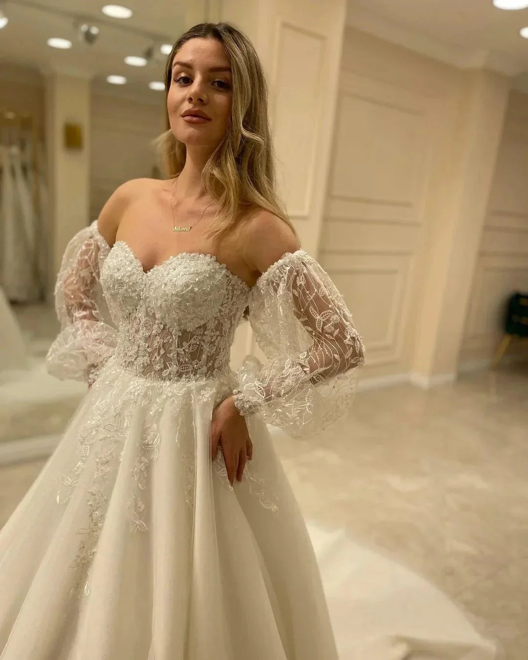 Elegant Long Sleeve A-Line Sweetheart Backless Appliques Lace Wedding Dress - Image 5