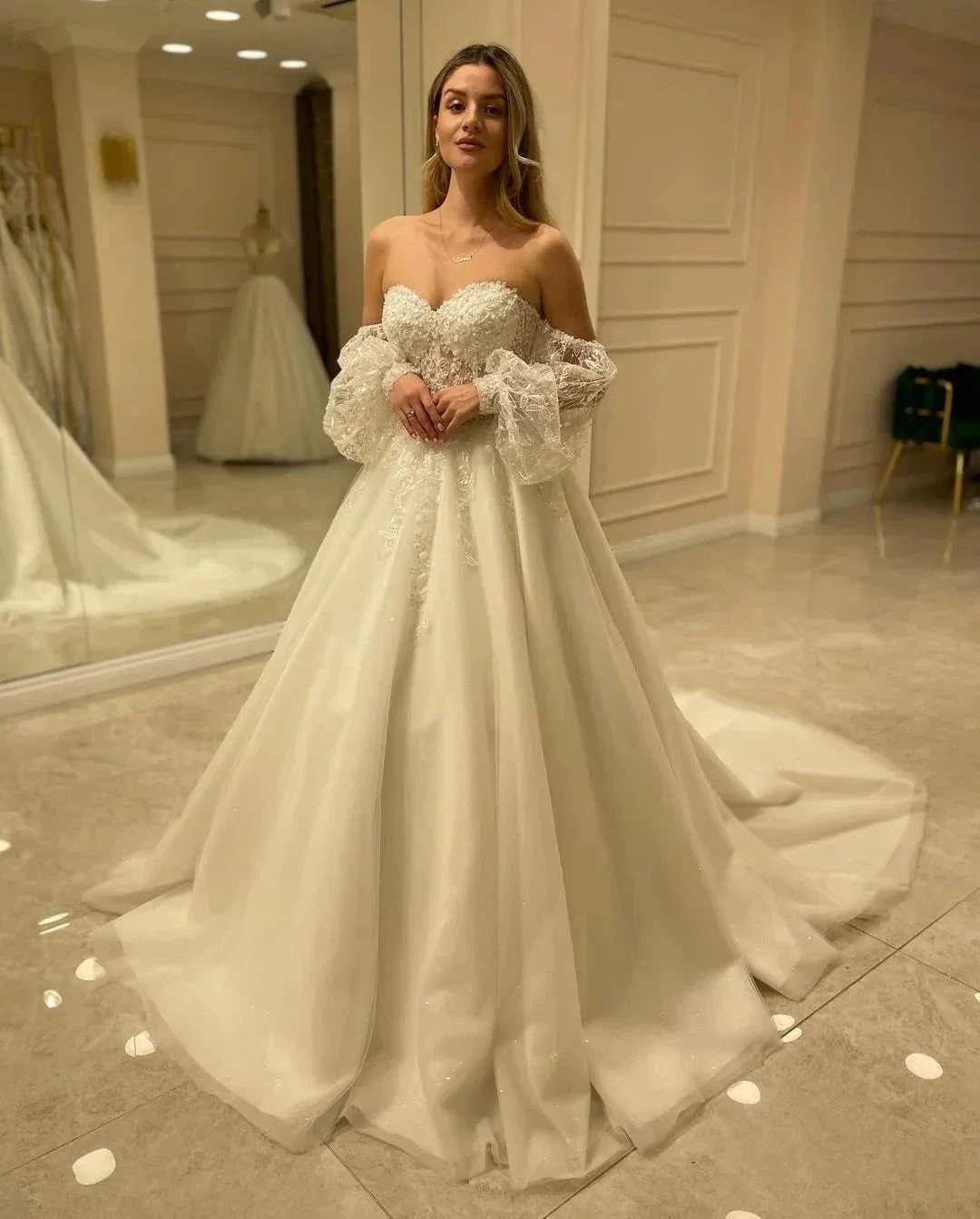 Elegant Long Sleeve A-Line Sweetheart Backless Appliques Lace Wedding Dress - Image 6