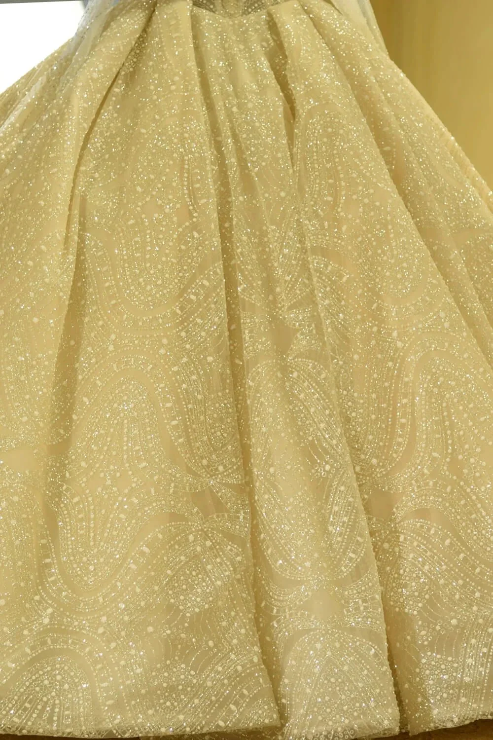 Elegant Long Sleeve Sweetheart Lace-up Ivory Tulle Ball Gown Wedding Dress - Image 5