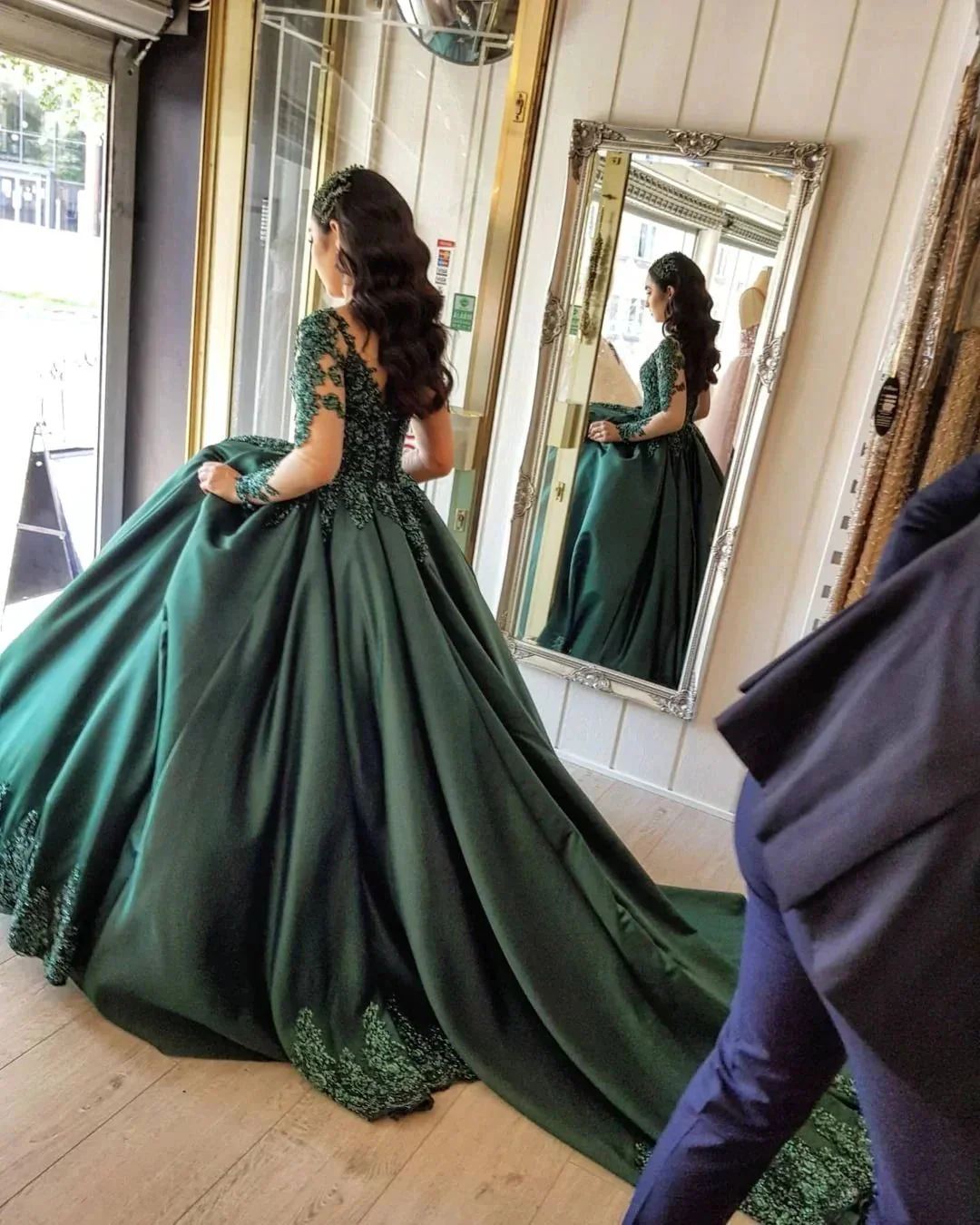 Elegant Long Sleeves Sweetheart Lace Satin Ball Gown Prom Dresses - Image 4