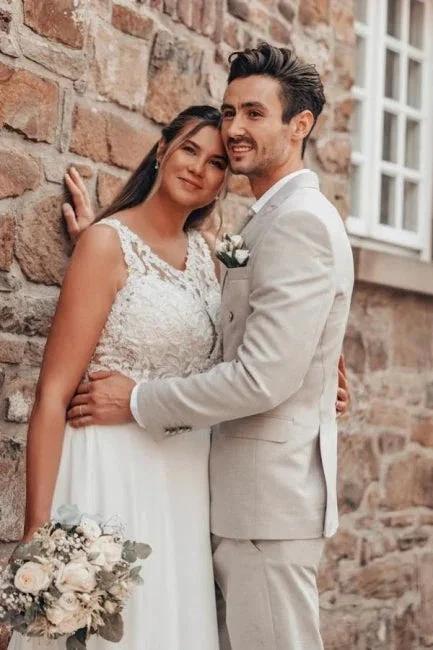 Elegant Long White A-line Lace Chiffon Sleeveless Backless Wedding Dress - Image 8