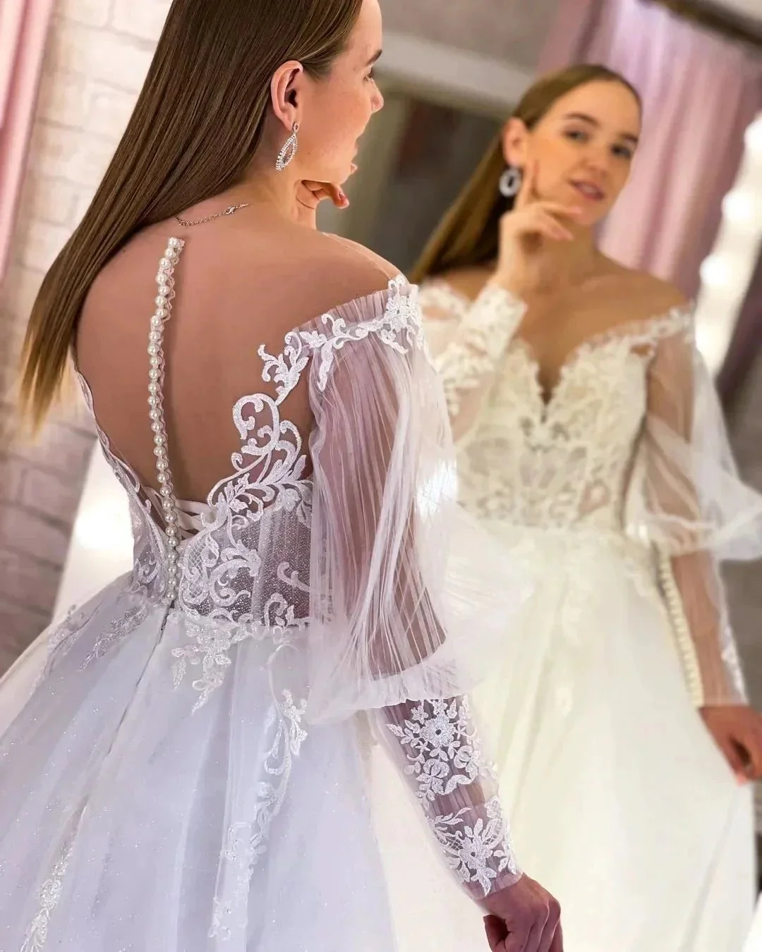 Elegant Long White A-line V-neck Tulle Long Sleeves Wedding Dress With Lace - Image 3