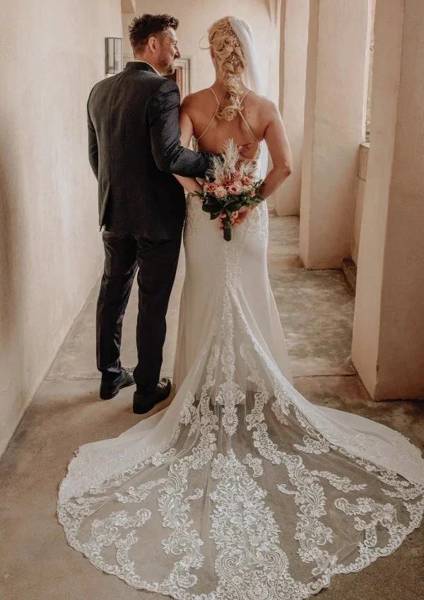 Elegant Long White Mermaid Sleeveless Lace Backless Wedding Dress with Train - Image 2