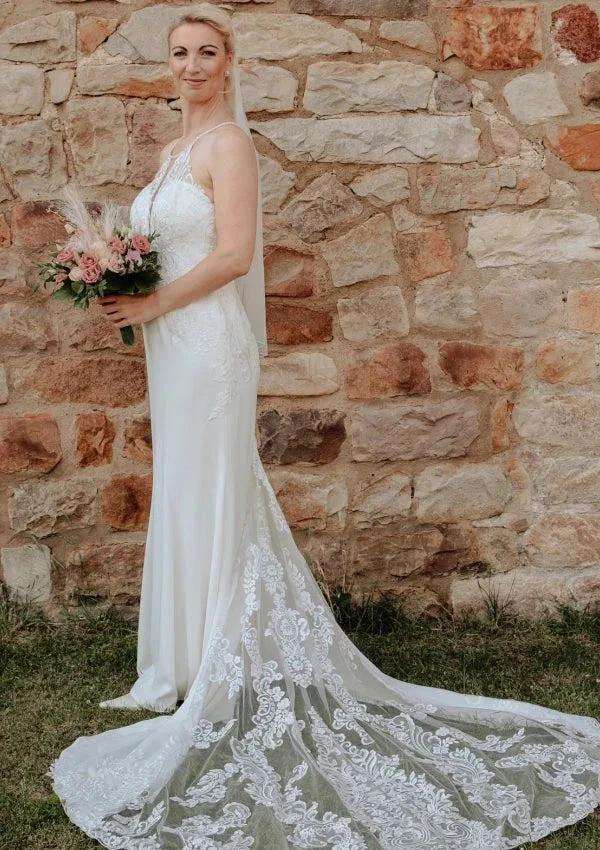 Elegant Long White Mermaid Sleeveless Lace Backless Wedding Dress with Train - Image 3