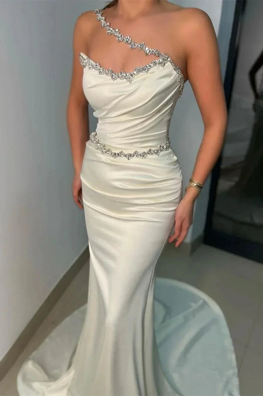 Elegant Long White Strapless Satin Mermaid Sleeveless Prom Dresses With Rhinestone - Image 2