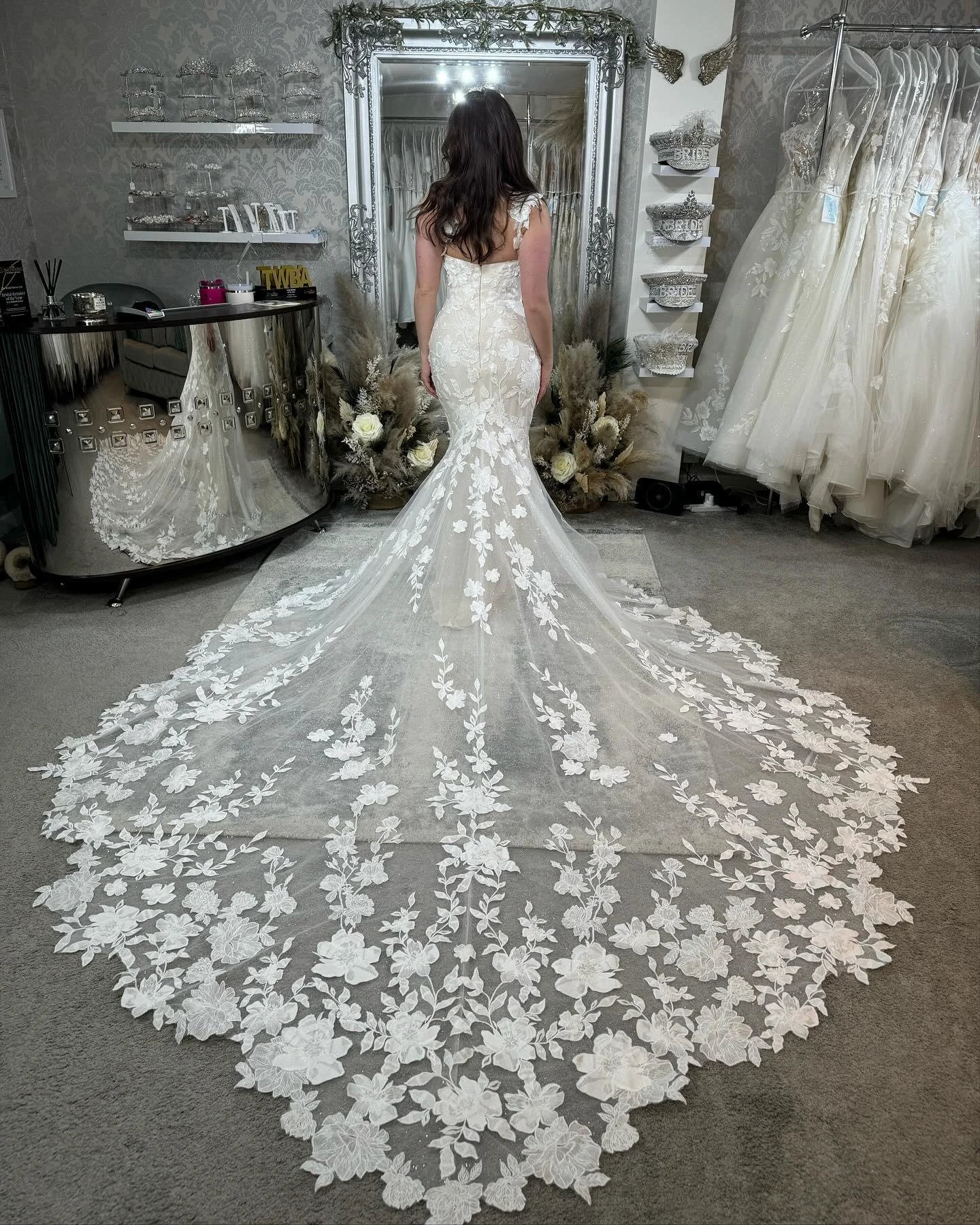 Elegant Mermaid Off-the-shoulder Sleeveless Appliques Tulle Lace Train Wedding Dress - Image 2