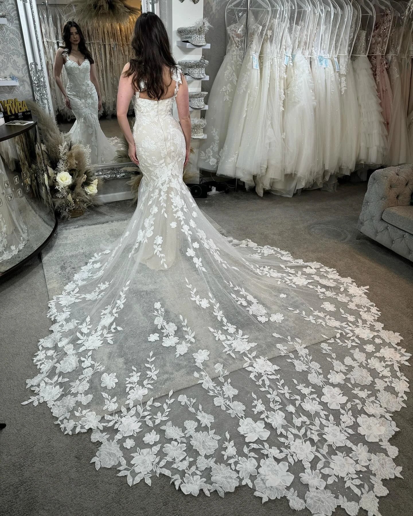 Elegant Mermaid Off-the-shoulder Sleeveless Appliques Tulle Lace Train Wedding Dress - Image 3