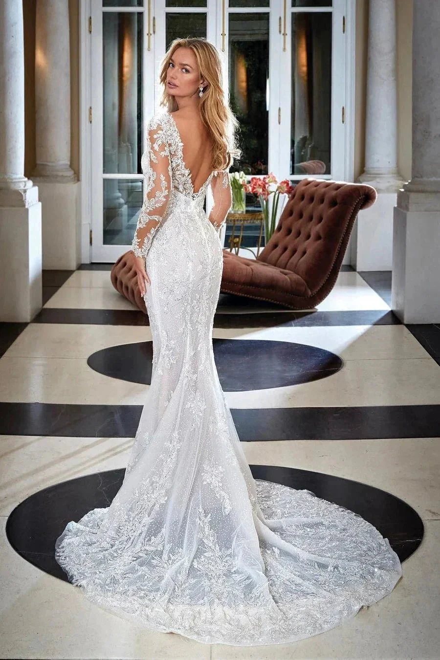 Elegant Mermaid V-neck Lace Backless Appliques Wedding Dress With Long Sleeves - Image 2
