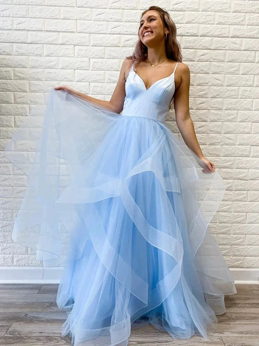 Elegant Princess V Neck Puffy Organza Spaghetti Straps Long Prom Dresses - Image 2