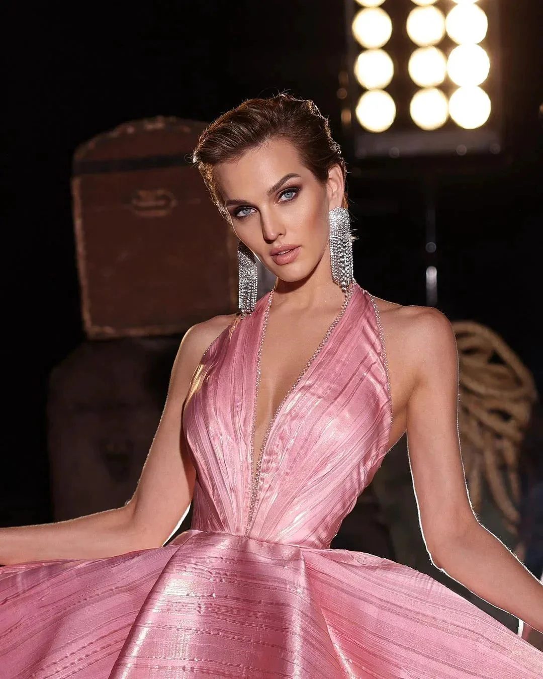 Elegant Short Pink Halter V-neck Sleeveless Prom Dress With Glitter - Image 2