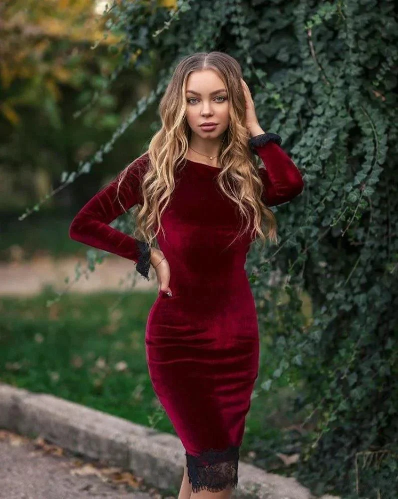 Elegant Short Velvet Mermaid Bateau Prom Dress with Sleeves - Image 5