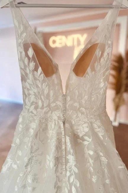 Elegant sweetheart V-neck sleeveless a-line lace Wedding dresses - Image 4