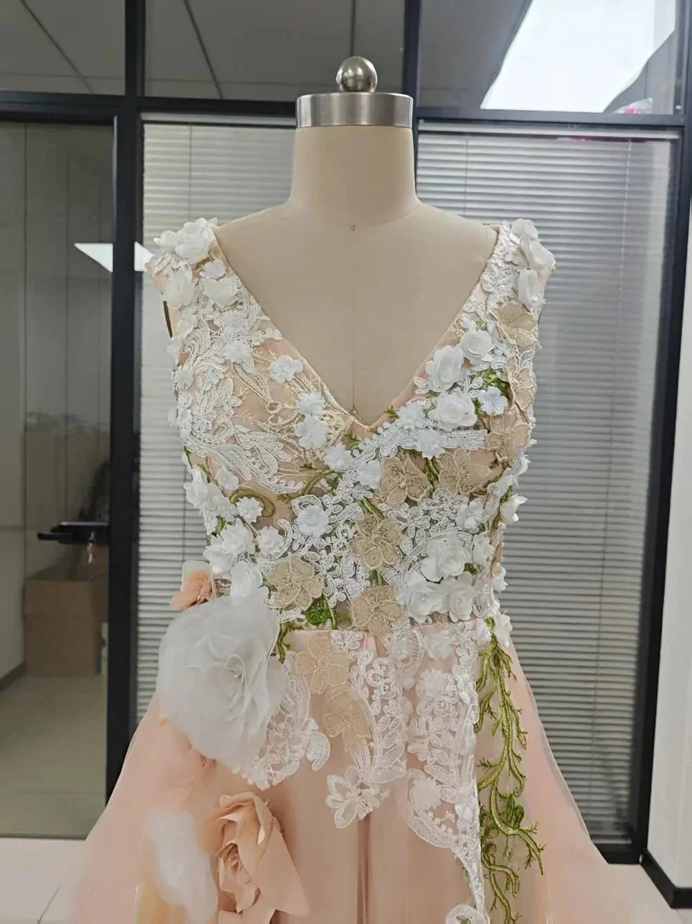 Elegant Tulle A-line V-neck Floral Lace Prom Dresses Formal Evening Party Gown - Image 2