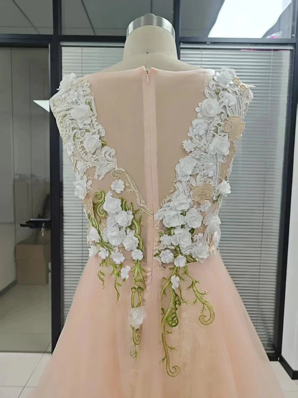 Elegant Tulle A-line V-neck Floral Lace Prom Dresses Formal Evening Party Gown - Image 3