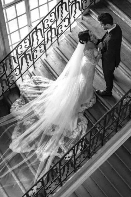 Elegant V-Neck Long-Sleeve Mermaid Floor-Length Lace Wedding Dresses with Chapel Trian - Image 3