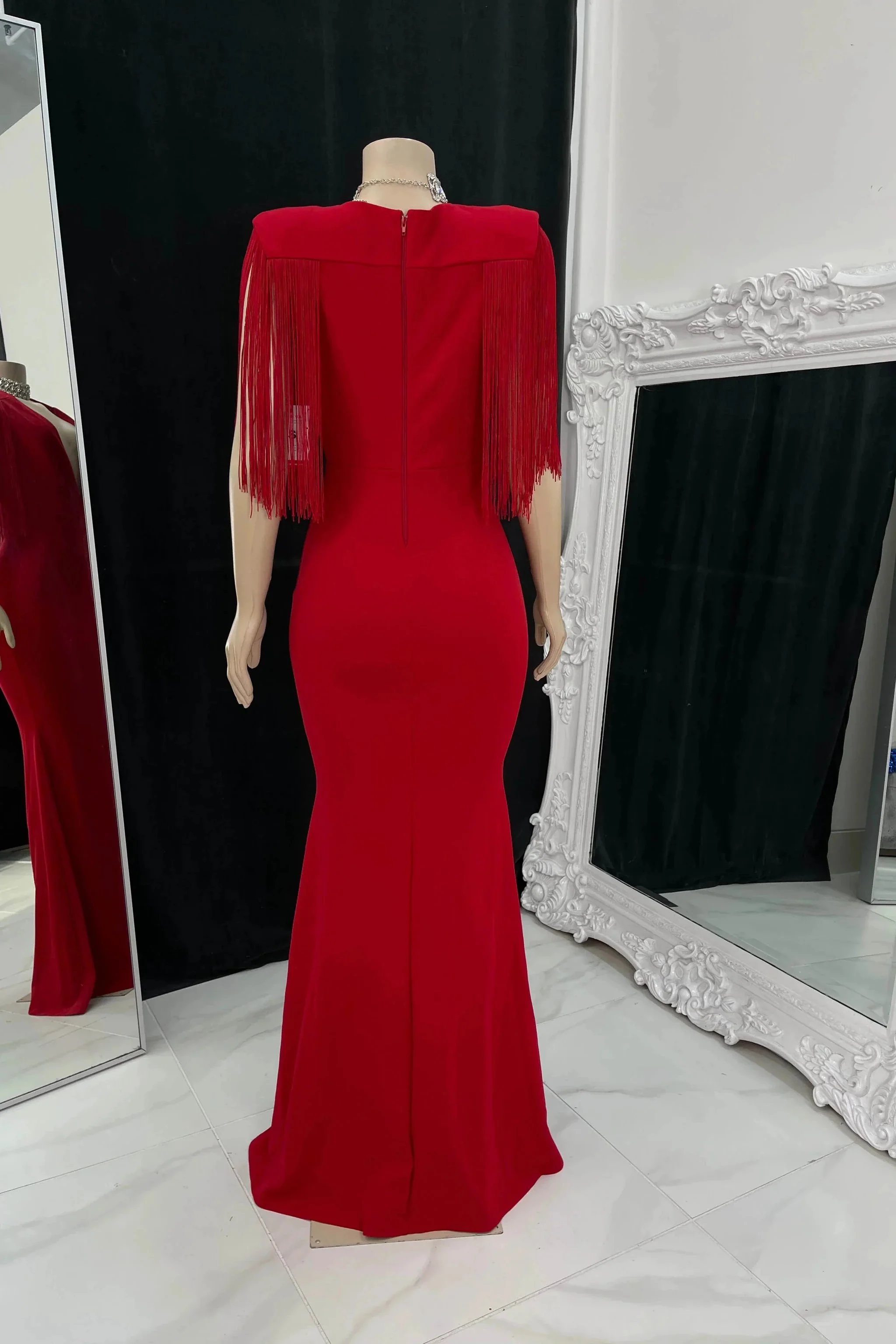 Elegant V-neck Sleeveless Mermaid Prom Dress With Tassels - Image 2