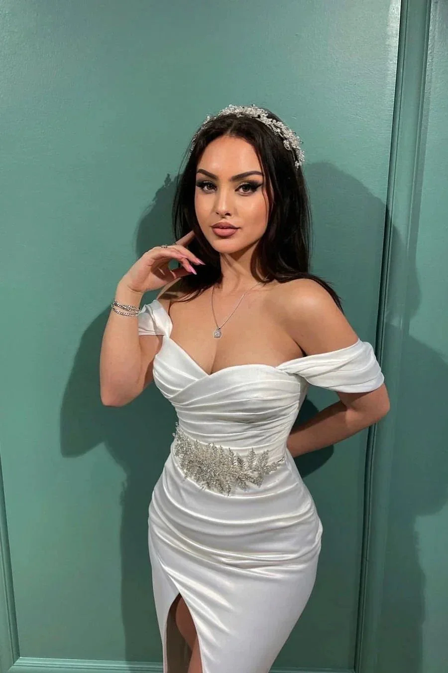 Elegant White Mermaid Off-the-shoulder Sleeveless Prom Dress With Slit - Image 2