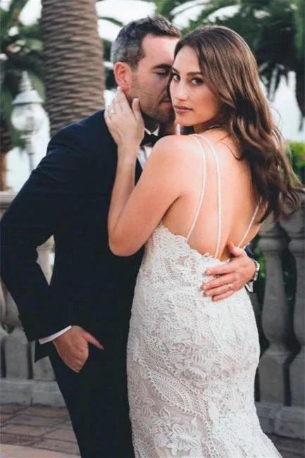 Elegant White V-neck Backless Mermaid Wedding Dresses With Lace - Image 3