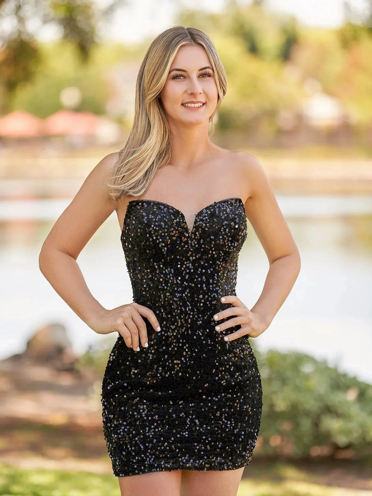 Sweetheart Black Sequin Short Homecoming Dresses - Image 3
