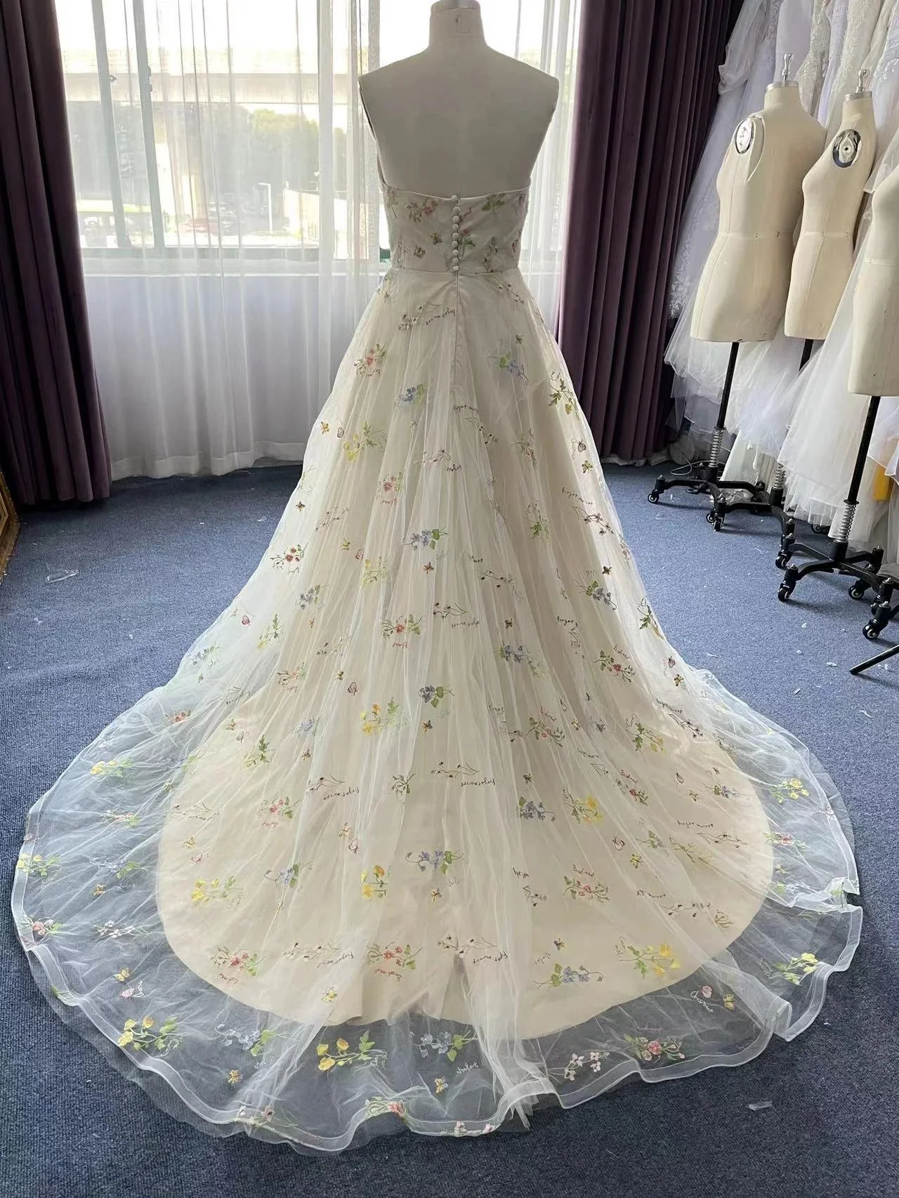 Exquisite A-line Flower Strapless Tulle Prom Dress - Image 2