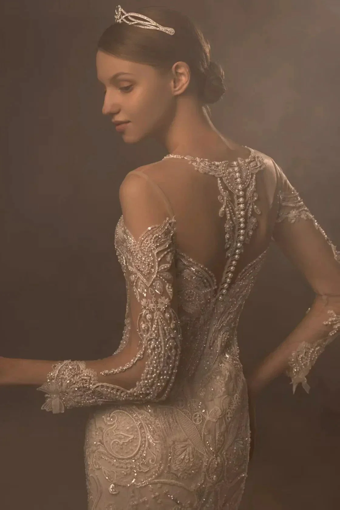 Exquisite Mermaid Halter Neck Illusion Lace Wedding Dress with Beaded Embroidery & Keyhole Back H0010 - Image 4