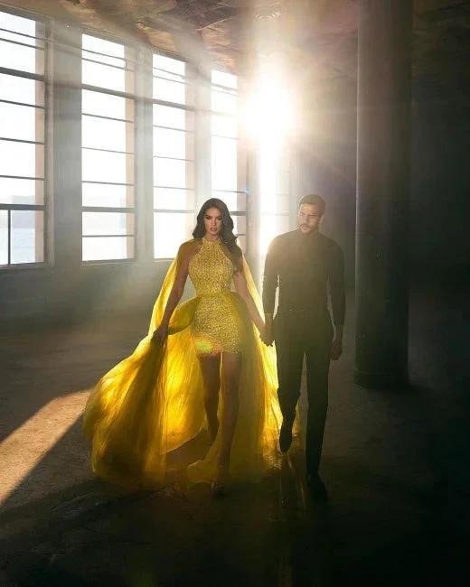 Extravagant Long Gold Sleeveless Prom Dresses With Detachable Train - Image 3