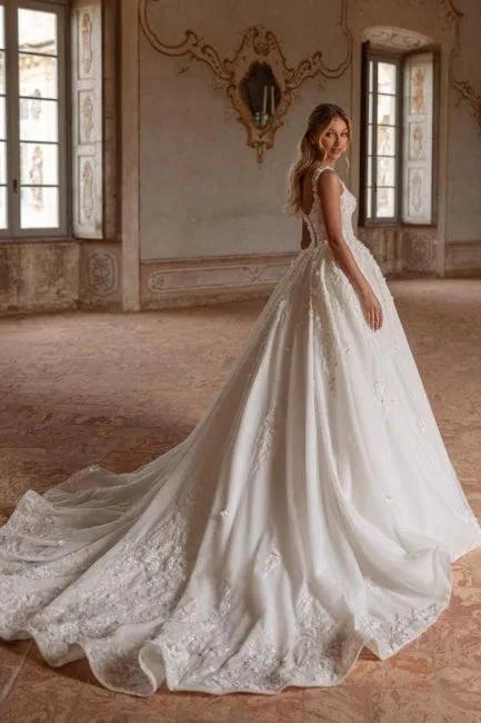 Extravagant Long Ivory A-line Princess Spaghetti Straps Lace Tulle Wedding Dress - Image 2