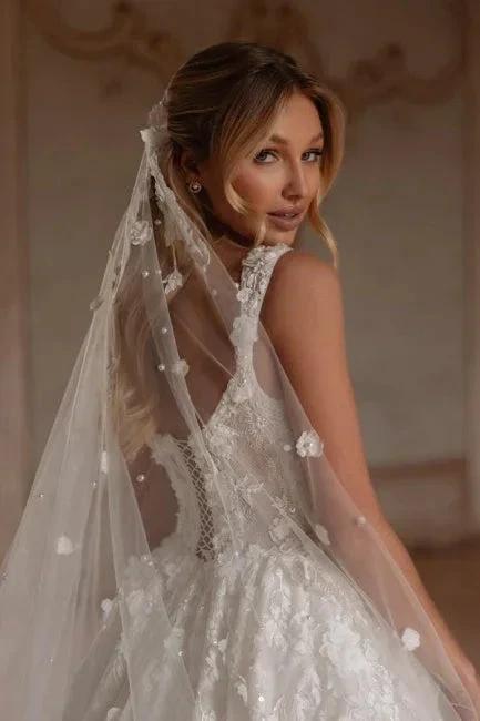 Extravagant Long Ivory A-line Princess Spaghetti Straps Lace Tulle Wedding Dress - Image 4
