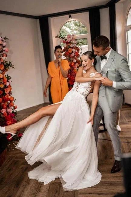 Fabulous A-Line Lace V-neck Sleeveless White Wedding Dress With Appliques - Image 3