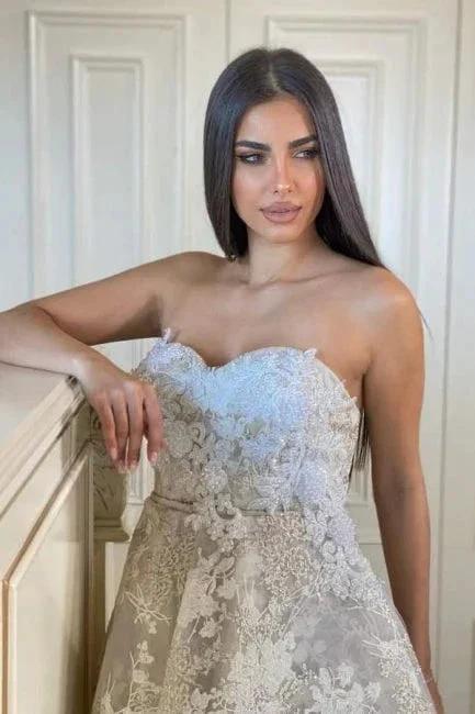 Fabulous A-Line Lace Sweetheart Sleeveless White Wedding Dress With Appliques - Image 3