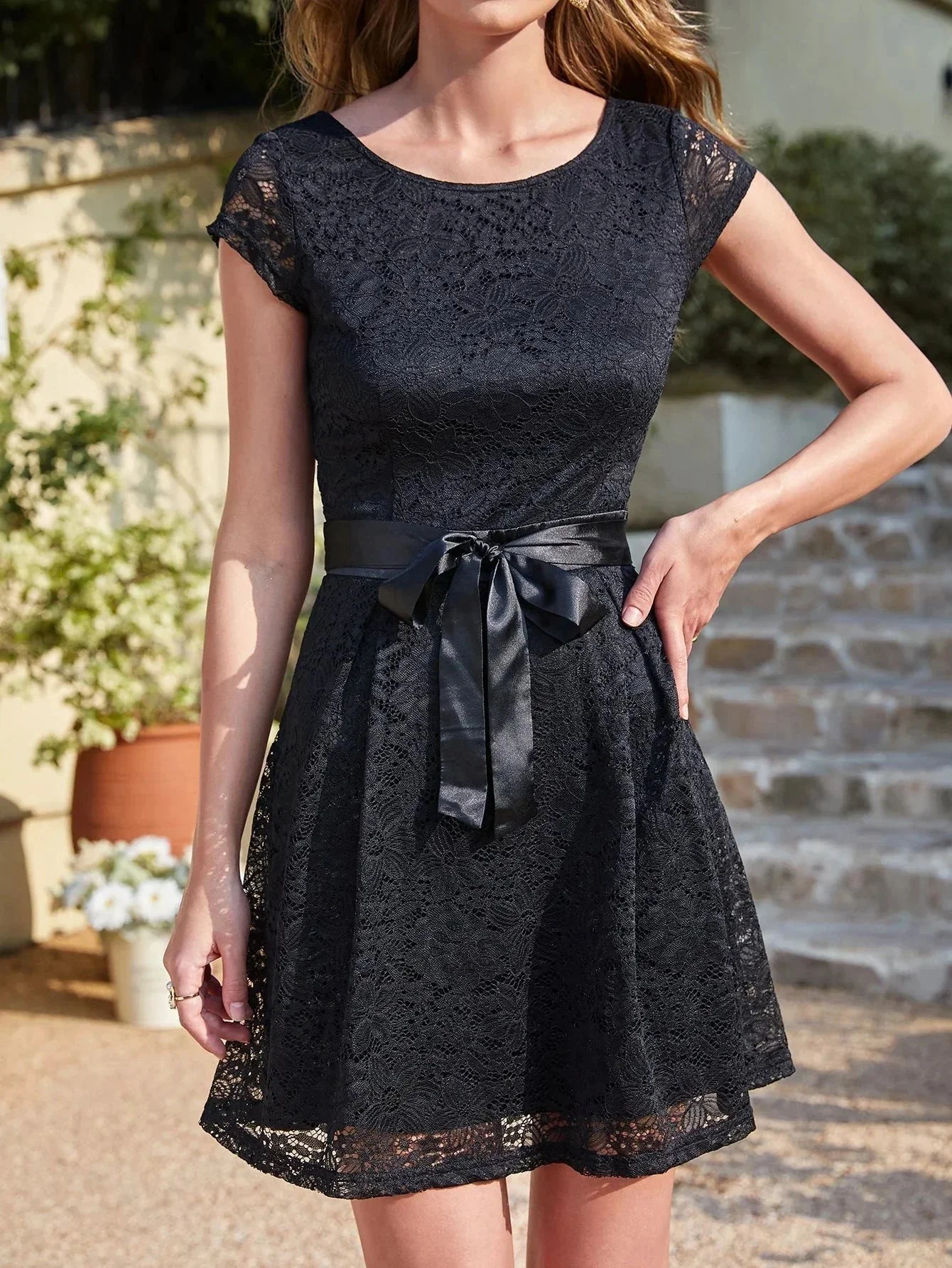 Fabulous A-Line Scoop Cap Sleeve Lace Short Prom Dresses - Image 4