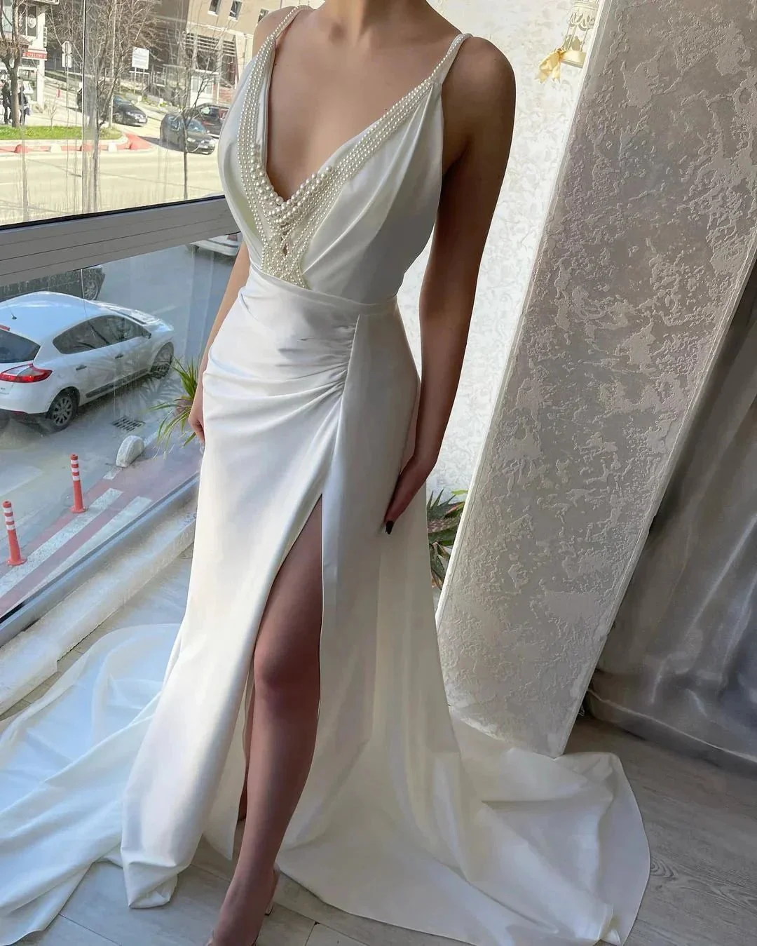 Fabulous Long White V-neck Pearls Sleeveless Prom Dress With Slit - Image 3