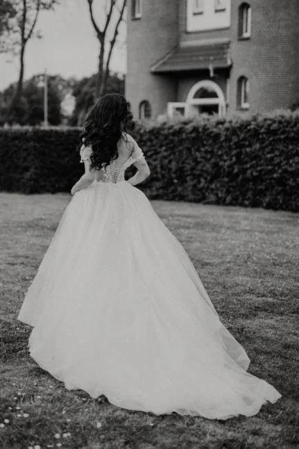 Fabulous Off-the-shoulder Sleeveless A-Line Tulle Wedding Dresses with Appliques - Image 2
