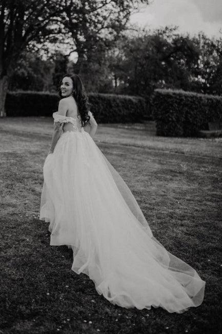 Fabulous Off-the-shoulder Sleeveless A-Line Tulle Wedding Dresses with Appliques - Image 4