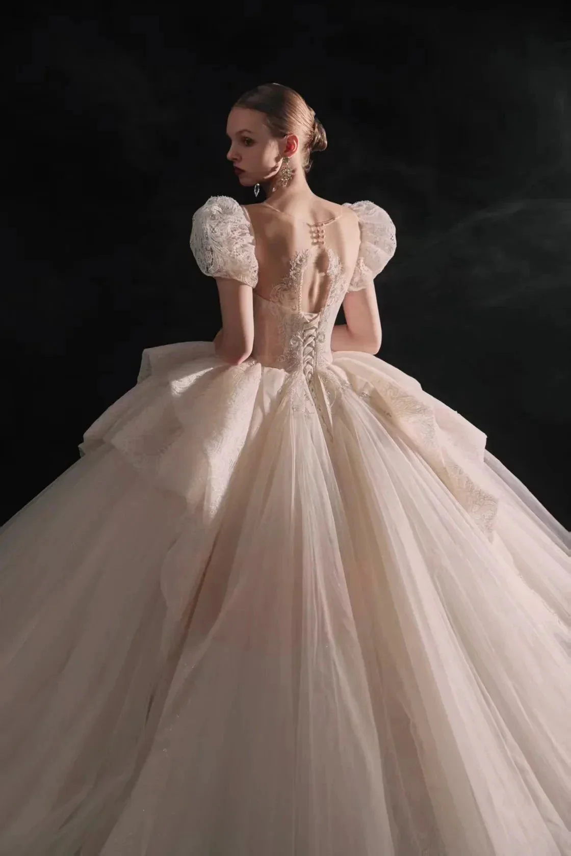 Elegant Sweetheart Ball Gown Lace Puff Sleeve Beaded Embroidery Wedding Dress with Flowing Train E-302 - Image 3