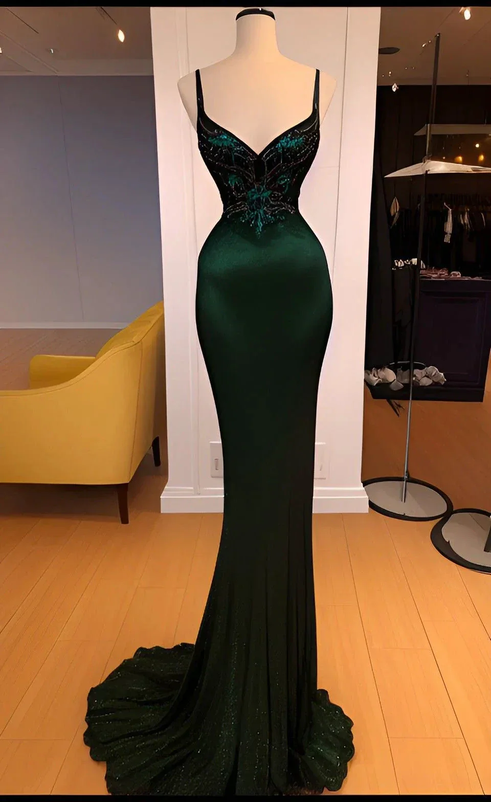 Glamorous Emerald Green Sheath/Column Evening Dress with Train Pageant Dress Y4303 - Image 2