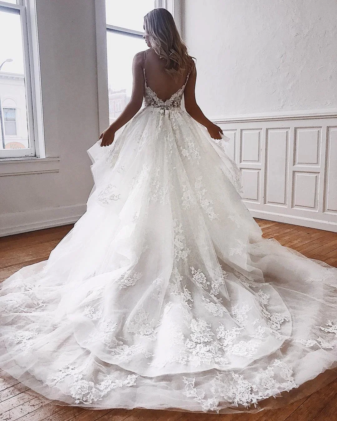 Glamorous Long A-Line Spaghetti-Straps Lace Appliques Wedding Dresses - Image 2