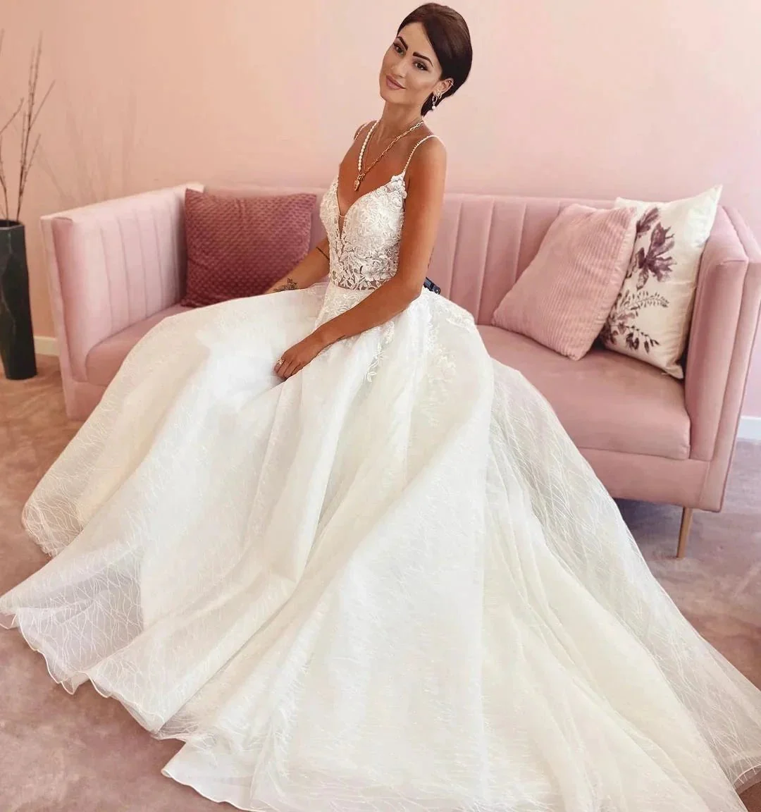 Glamorous Long A-Line V-neck Appliques Lace Tulle Wedding Dress - Image 3