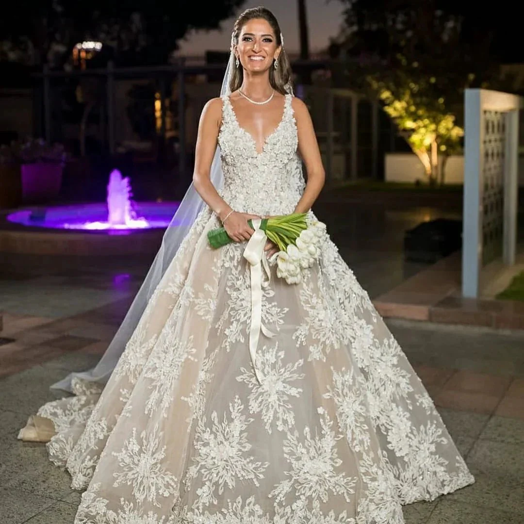 Glamorous Long A-line V-neck Lace Wedding Dress - Image 3