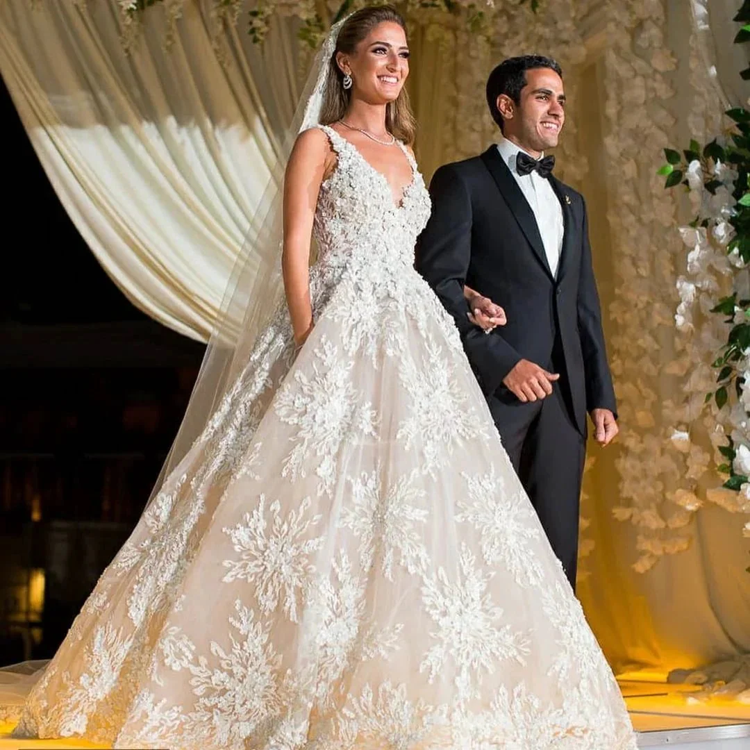 Glamorous Long A-line V-neck Lace Wedding Dress - Image 4
