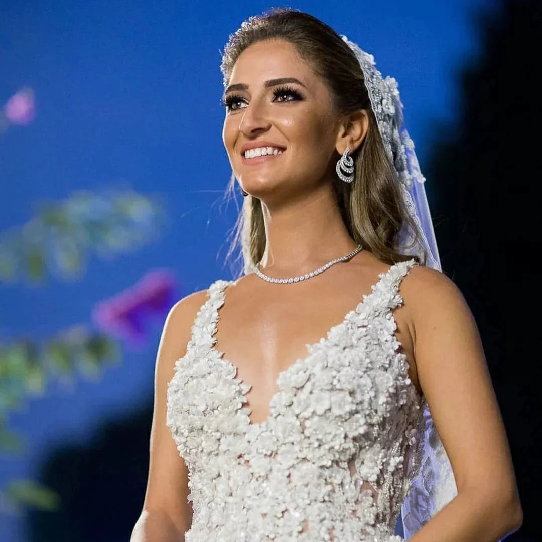 Glamorous Long A-line V-neck Lace Wedding Dress - Image 5