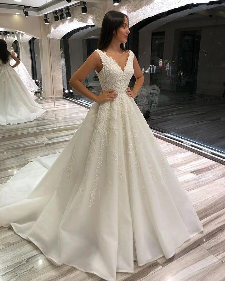 Glamorous Long A-line V-neck Sleeveless Lace Wedding Dress - Image 2
