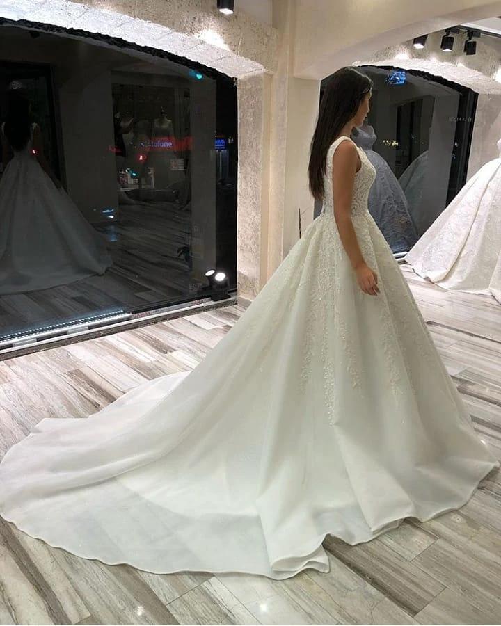 Glamorous Long A-line V-neck Sleeveless Lace Wedding Dress - Image 3
