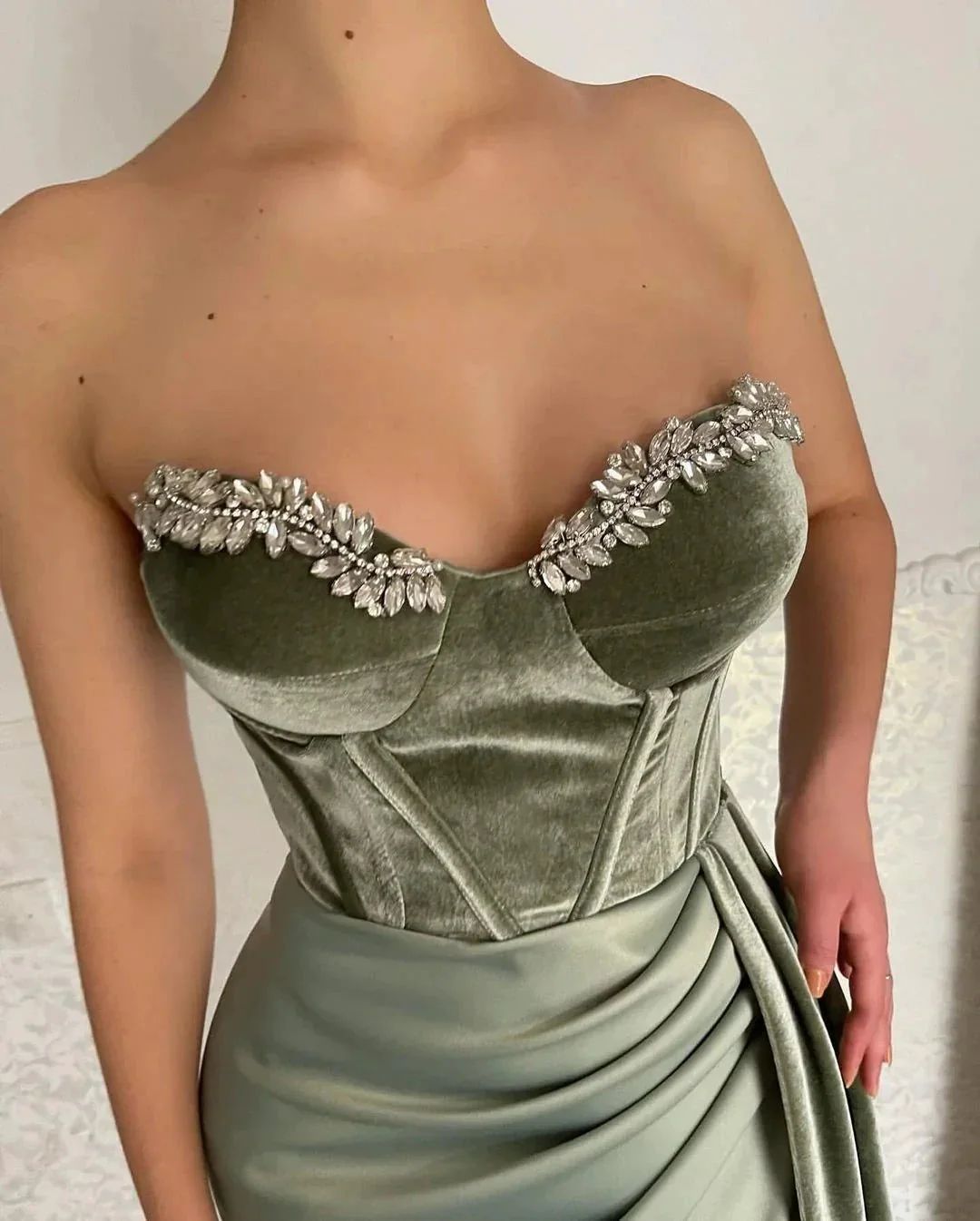 Glamorous Long Green Strapless Velvet Prom Dress With Slit - Image 3