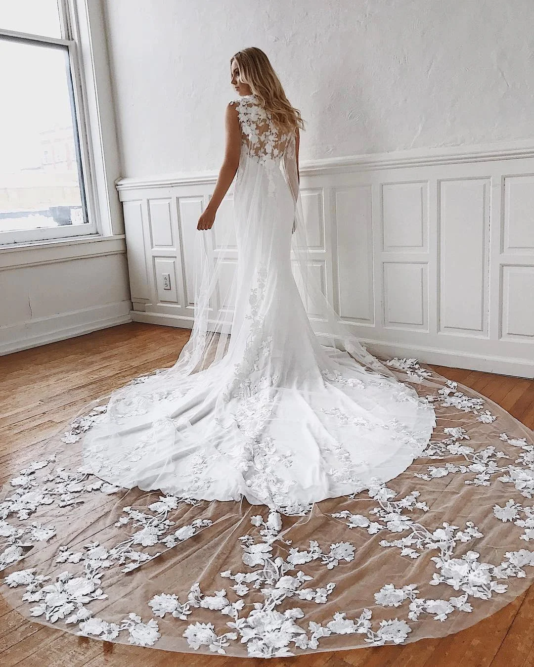 Glamorous Long Mermaid Lace Appliques Wedding Dresses - Image 2