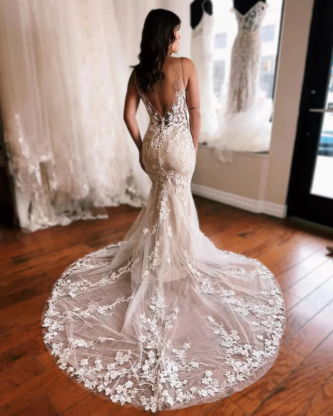 Glamorous Long Mermaid V-neck Sleeveless Backless Wedding Dress With Lace - Image 2