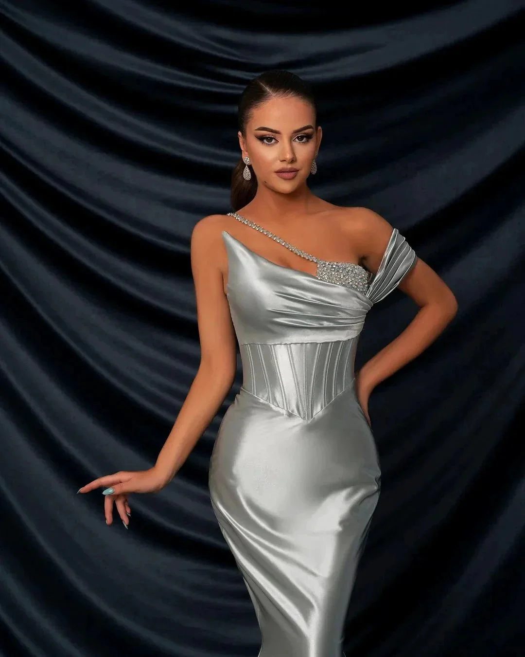Glamorous Long Silver One Shoulder Sequined Sleeveless Mermaid Prom Dress - Image 2