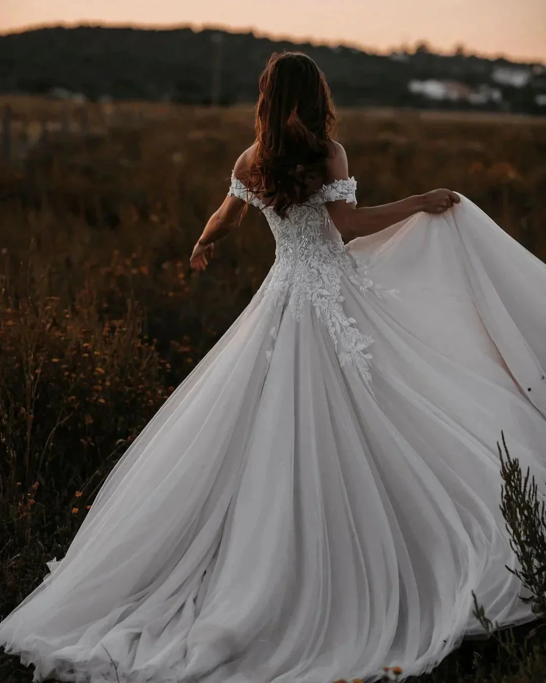 Gorgeous Long A-line Off-the-shoulder Tulle Wedding Dress with Appliques Lace - Image 2