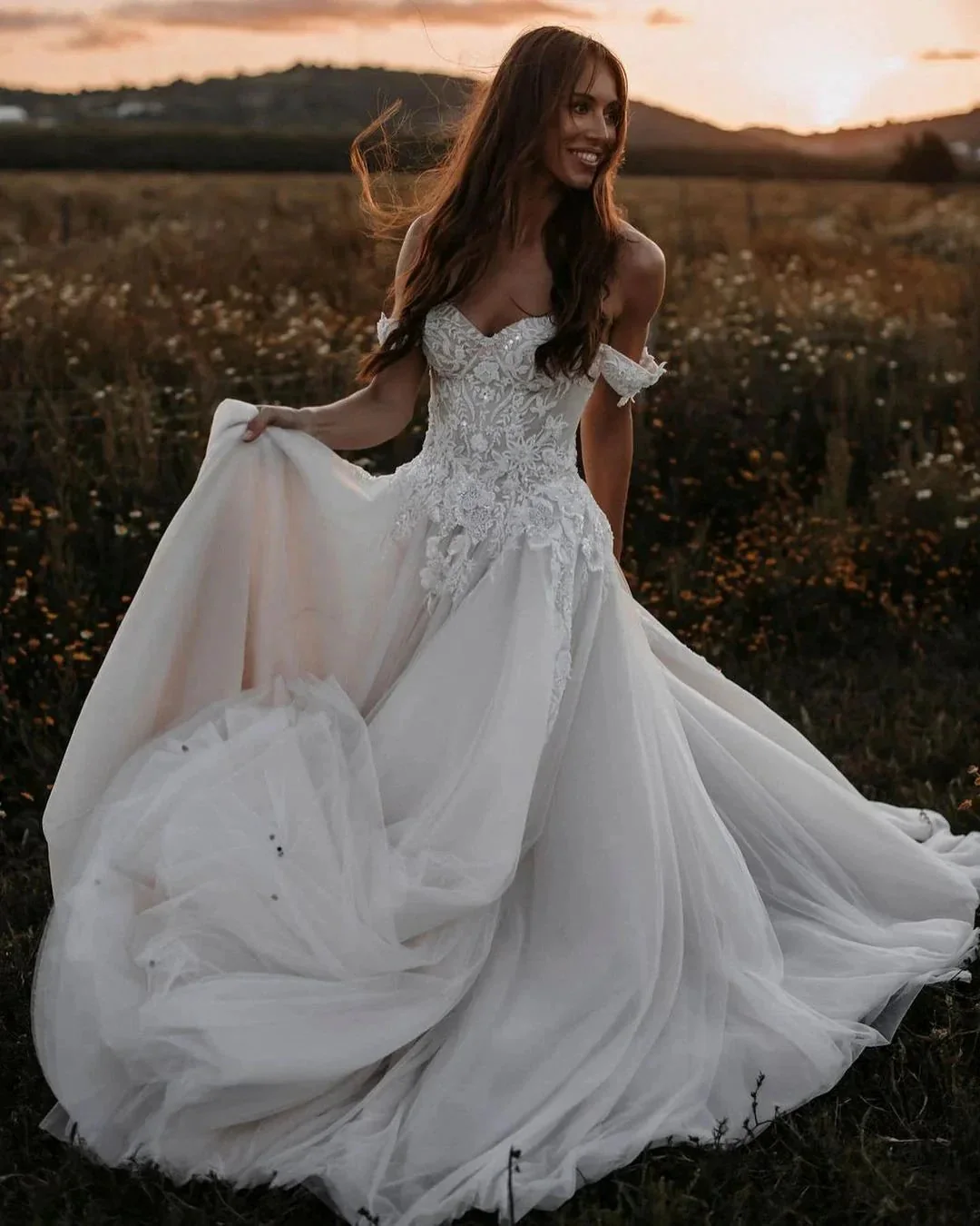 Gorgeous Long A-line Off-the-shoulder Tulle Wedding Dress with Appliques Lace - Image 3